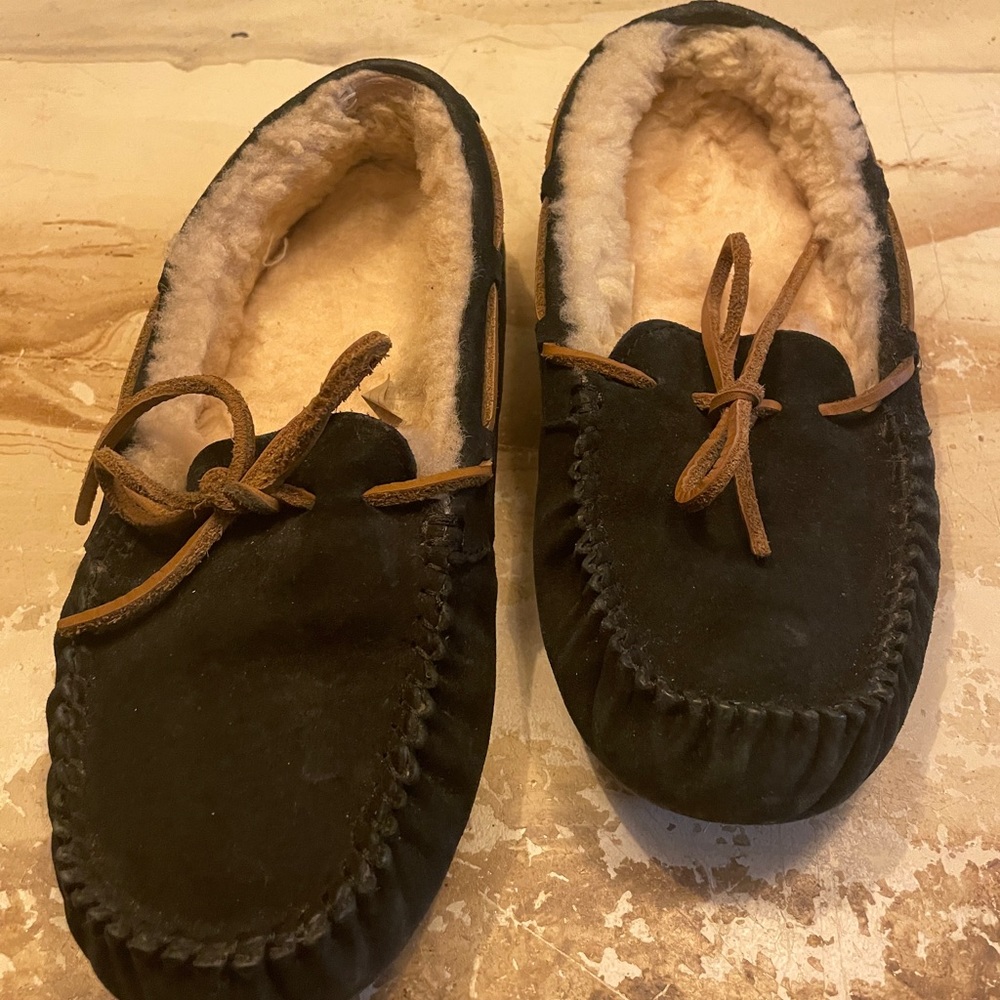 UGGS furry slippers~ rarely worn/excellent condition.